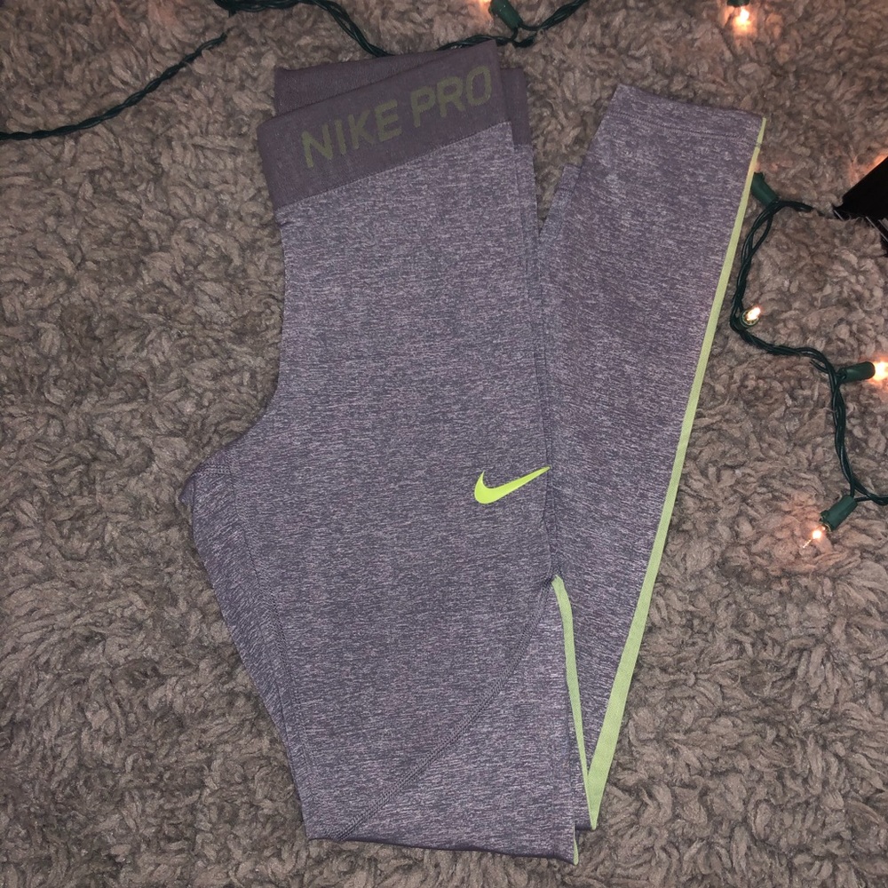 Nike pro hyper cool leggings